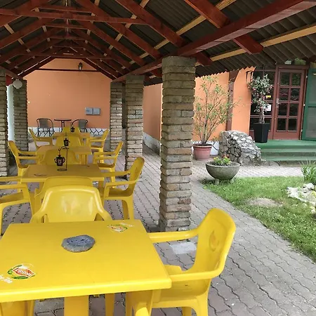 Vendégház Aranyhal Panzio Es Etterem *