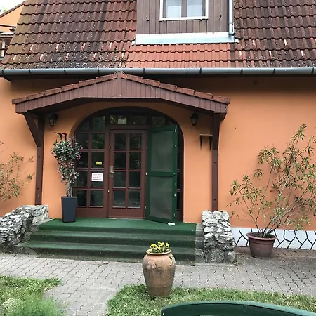 Aranyhal Panzio Es Etterem Vendégház *